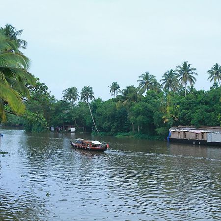 Chaandhni Lake View Hotel Alappuzha Exterior photo