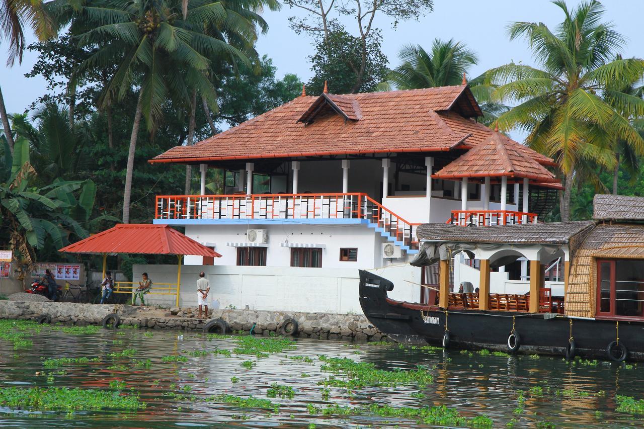 Chaandhni Lake View Hotel Alappuzha Exterior photo