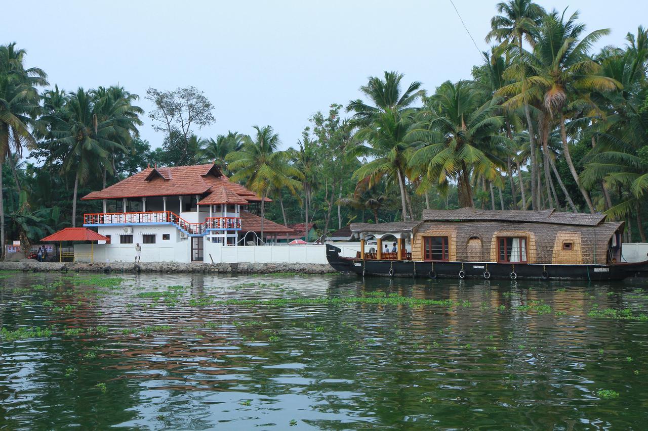 Chaandhni Lake View Hotel Alappuzha Exterior photo
