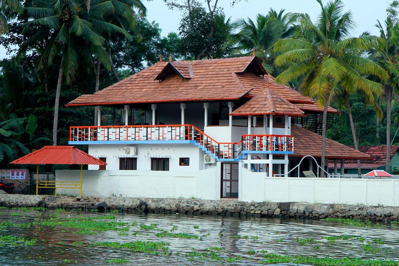 Chaandhni Lake View Hotel Alappuzha Exterior photo